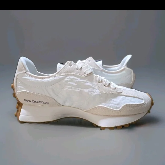 Women's New Balance 327 - White/Beige - Picture 2 of 5